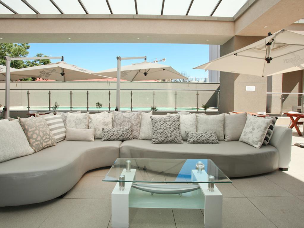 Luxurious Sandton Skye Apartment エクステリア 写真
